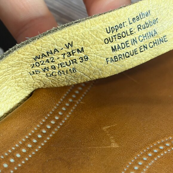 OluKai Wana Brown Leather Women's Thong Sandals - Picture 8 of 8